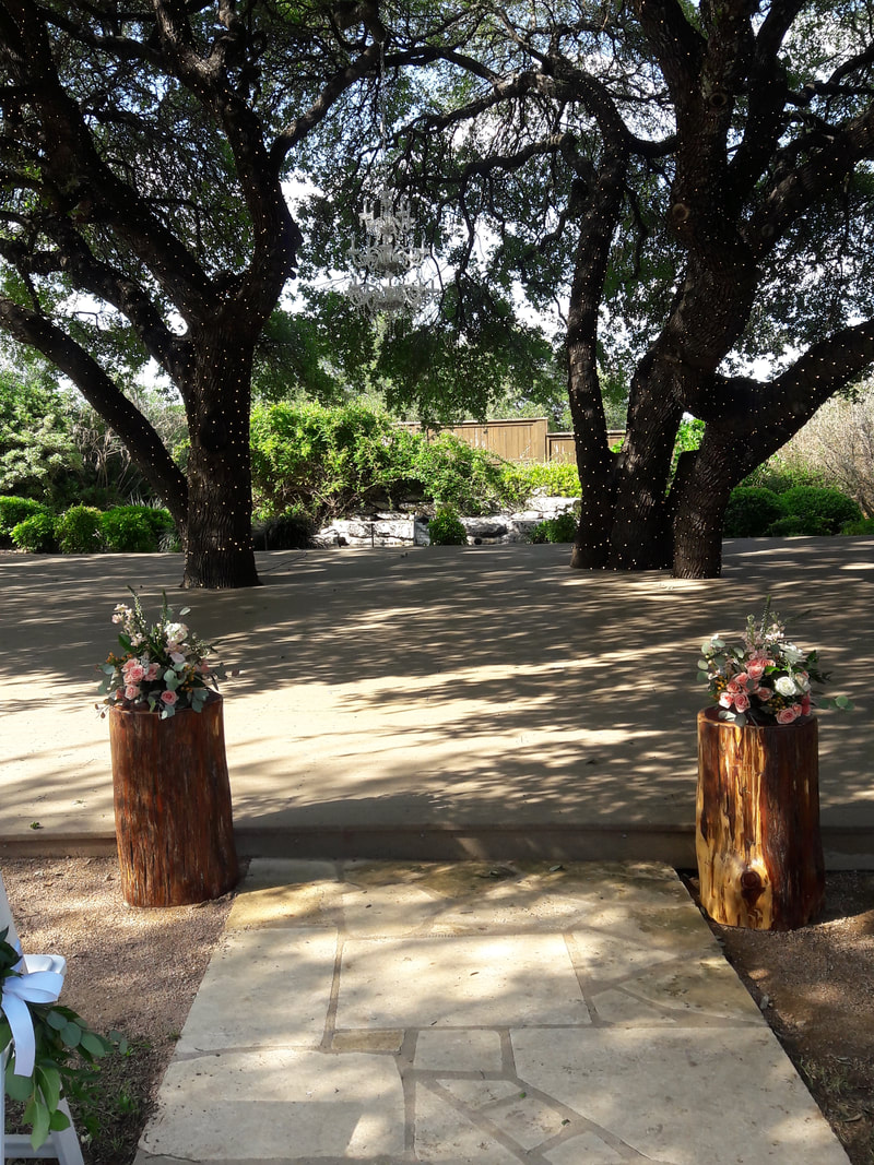 Ceremony under the oak trees! - Austin's Best DJs